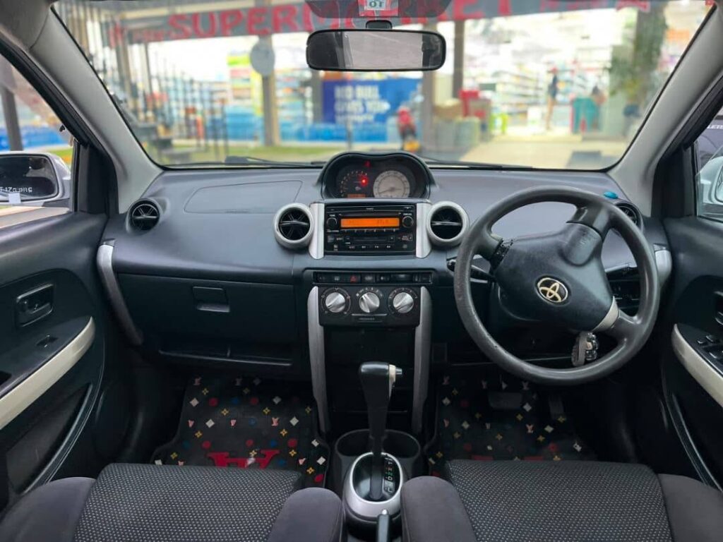 Toyota IST bei poa sokoni Dar es Salaam Tanzania