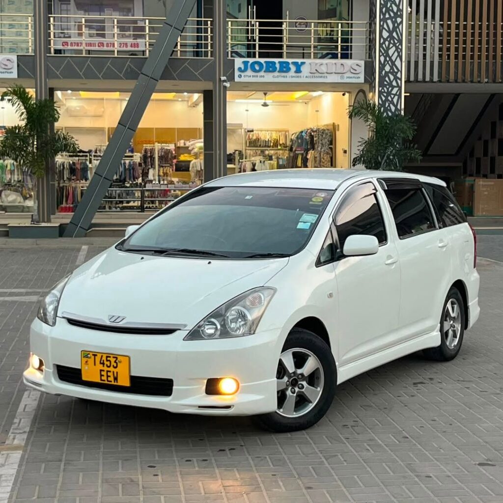 Magari Sokoni Toyota Wish ya Bei Poa 2005