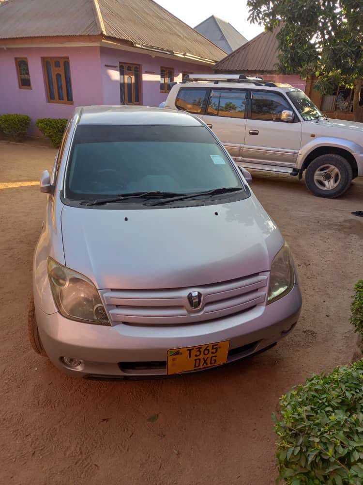 Bei ya Toyota IST 2005 Sokoni Dar es Salaam Tanzania