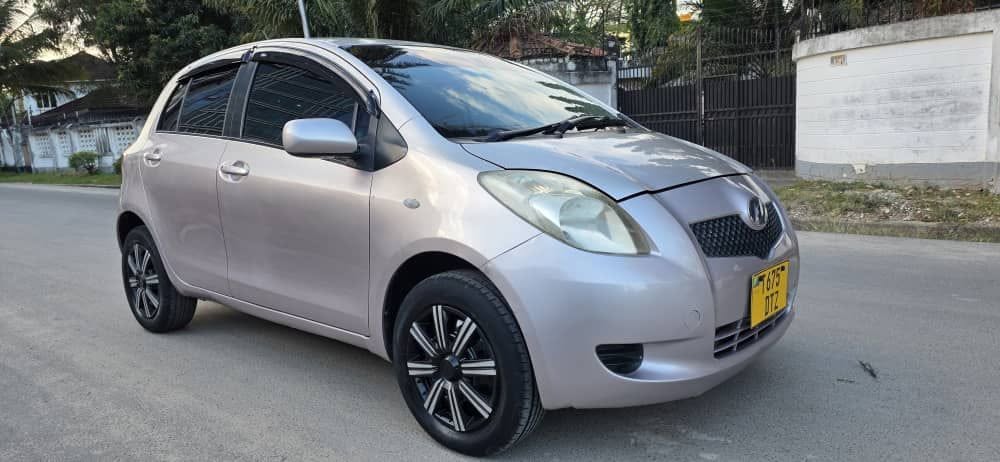 Toyota Vitz bei poa sokoni Dar es Salaam Tanzania