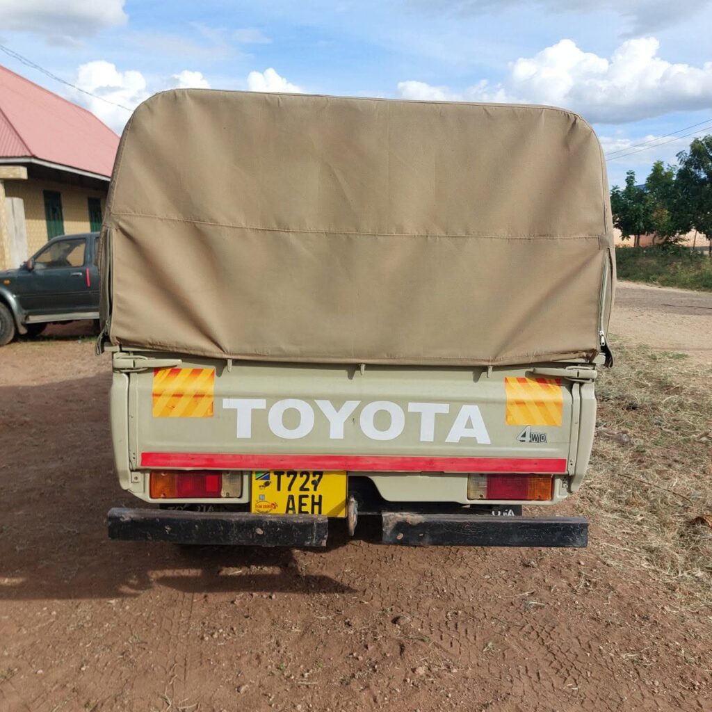 Toyota Land Cruiser 79 Pickup bei poa sokoni Dar es Salaam Tanzania