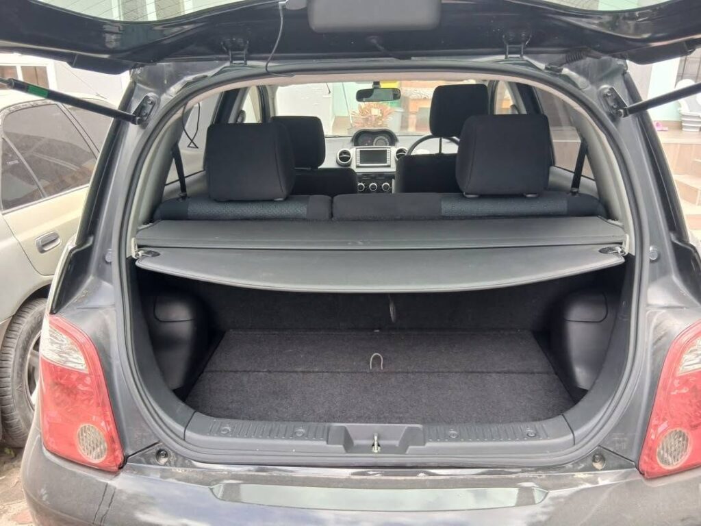 Toyota IST bei poa sokoni Dar es Salaam Tanzania