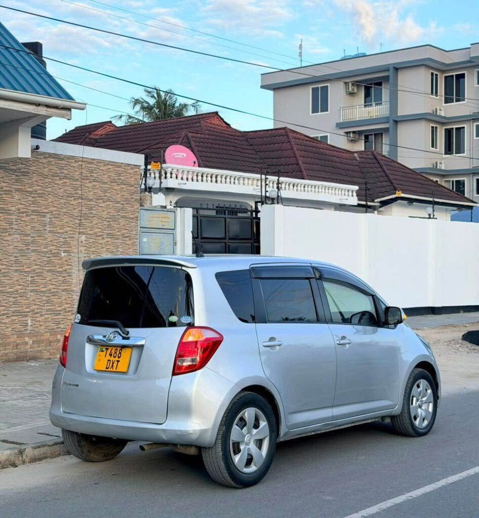 Magari Sokoni Toyota Ractis ya Bei Poa 2007