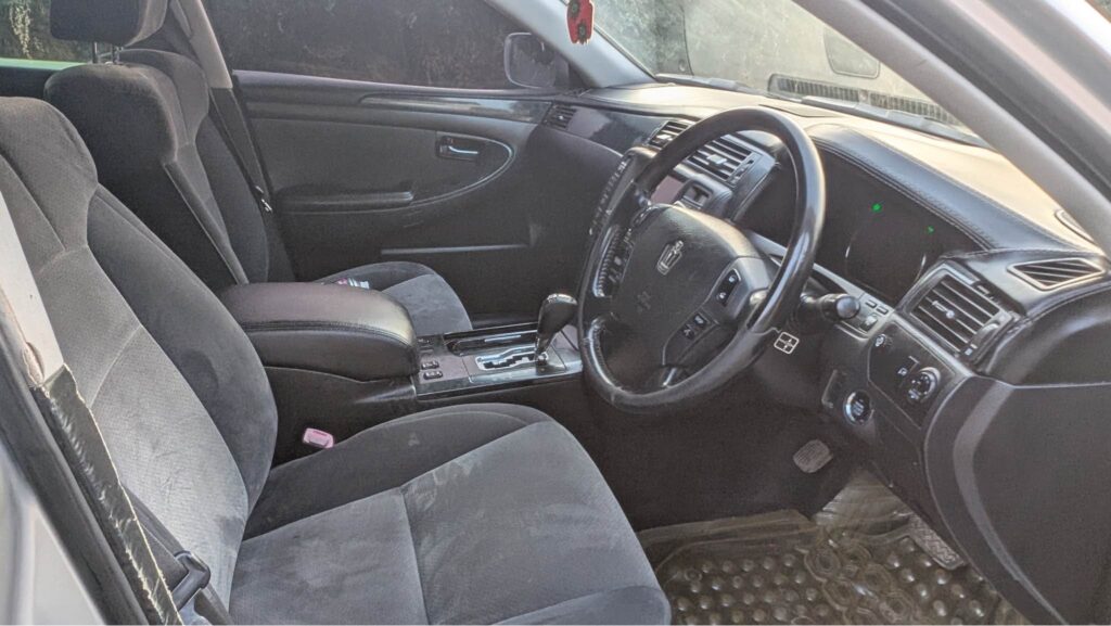 Buy Toyota Crown 2005 for Sale in Mwanza