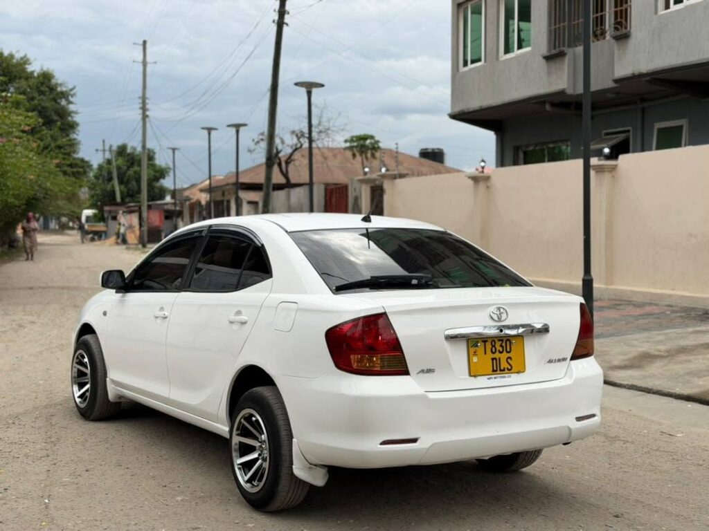 Price Toyota Allion 2004 for Sale in Dar es Salaam