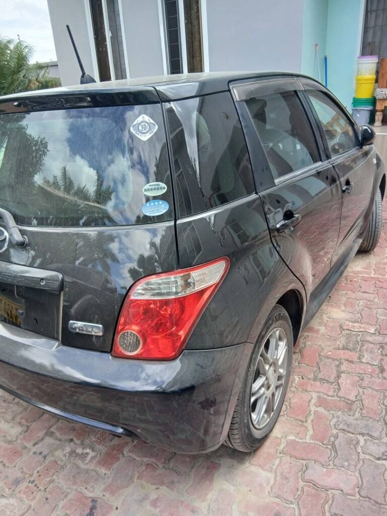 Magari Used Toyota IST 2006 Dar es Salaam Tanzania