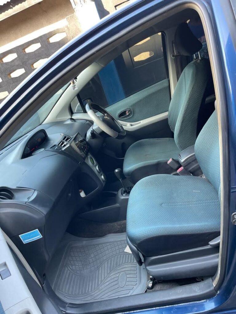 Toyota Vitz bei poa sokoni Dar es Salaam Tanzania