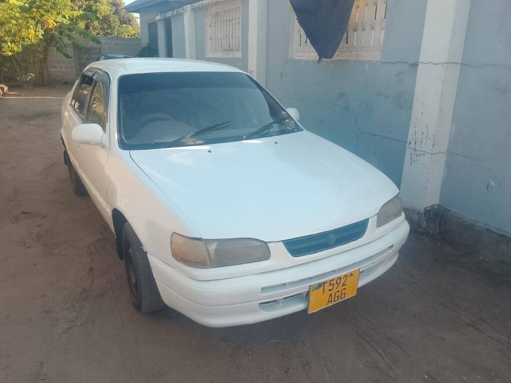 Toyota Corolla bei poa sokoni Dar es Salaam Tanzania