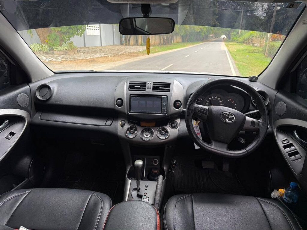 Toyota Vanguard bei poa sokoni Dar es Salaam Tanzania