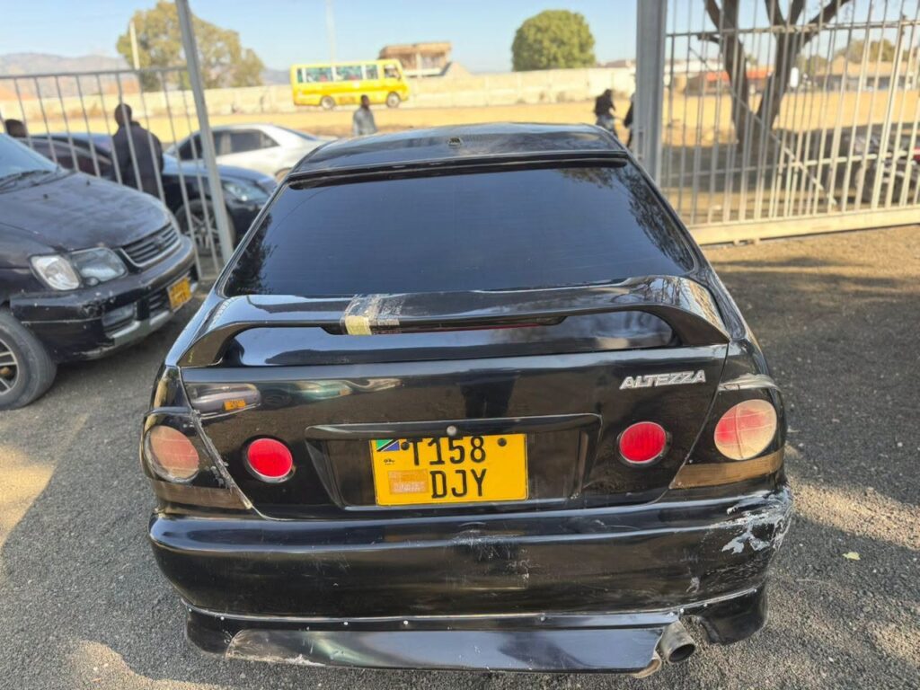 Magari Altezza 2002 lipo Mbeya