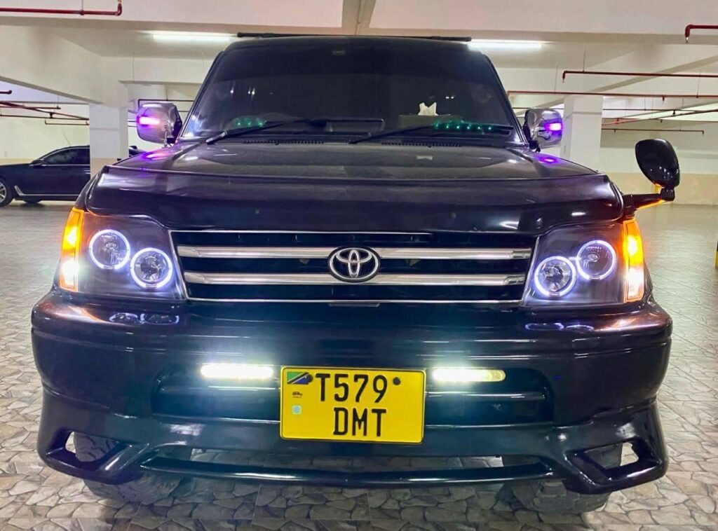 Magari Land Cruiser Prado 2000 lipo Dar es Salaam