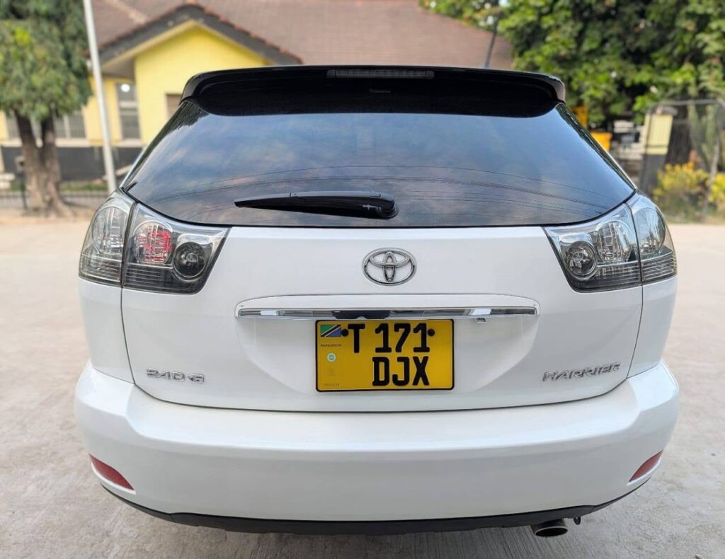 Magari Sokoni Toyota Harrier ya Bei Poa 2004