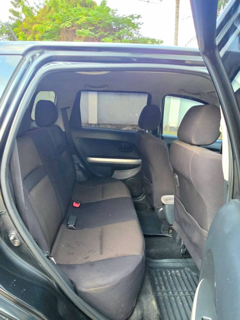 Toyota IST bei poa sokoni Dar es Salaam Tanzania