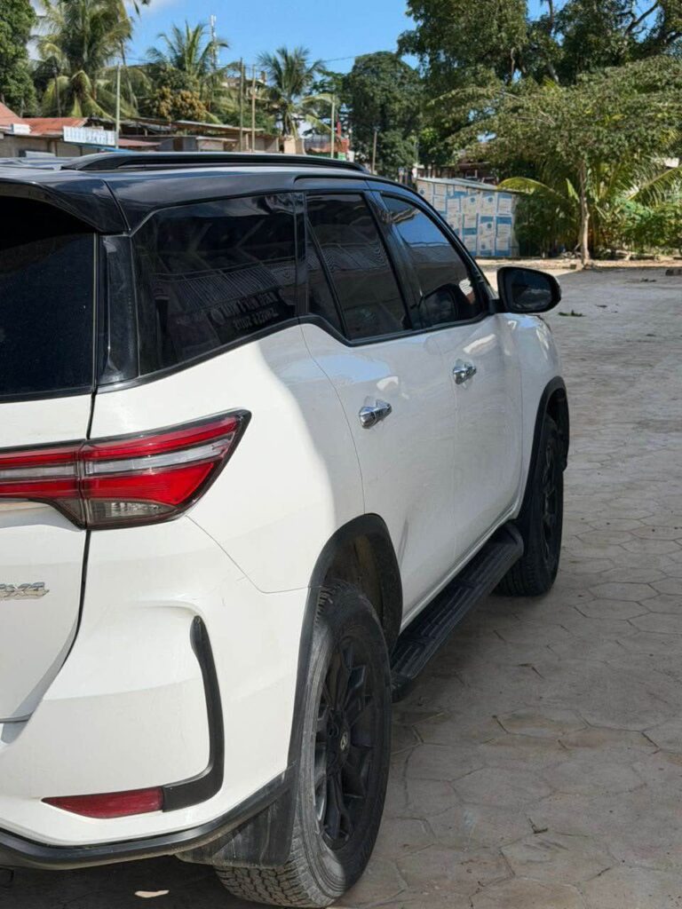 Magari Sokoni Toyota Fortuner ya Bei Poa 2017