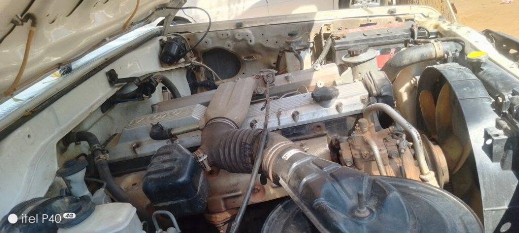 Toyota Land Cruiser 70 Series bei poa sokoni Dar es Salaam Tanzania