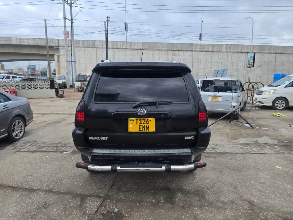 Magari Hilux 2005 lipo Dar es Salaam