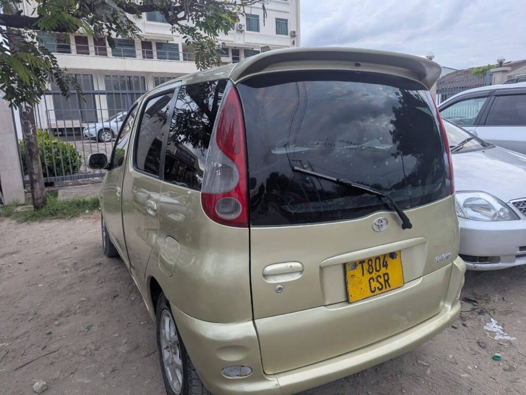 Magari Funcargo 2002 lipo Dar es Salaam
