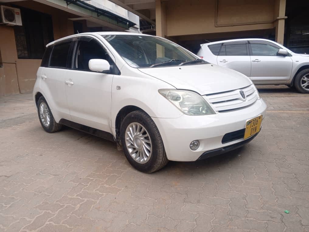 Price Toyota IST 2005 for Sale in Dar es Salaam