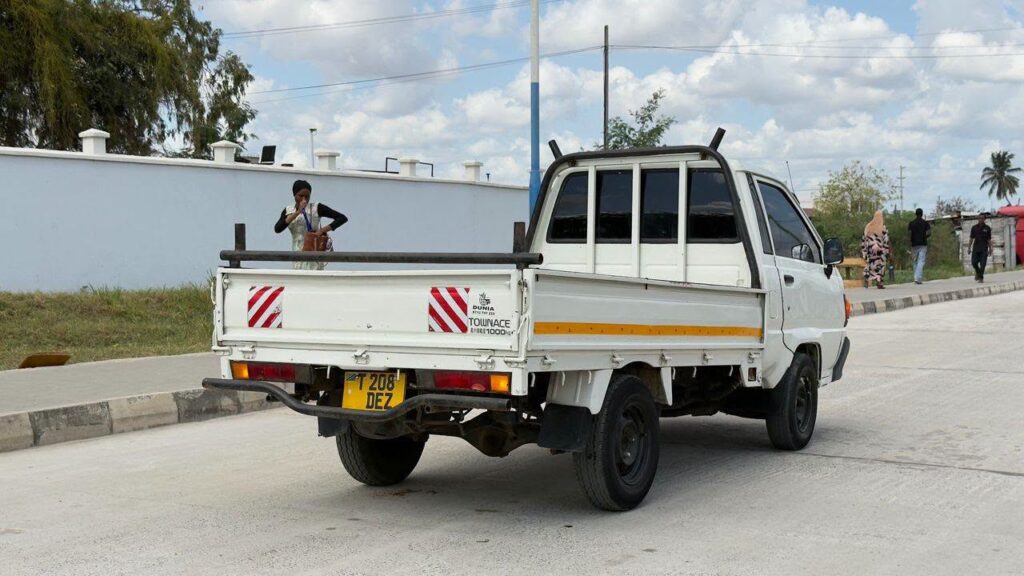 Magari Used Toyota TownAce 1990 Dar es Salaam Tanzania
