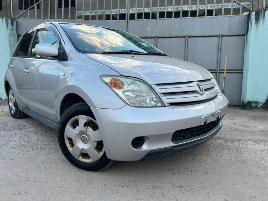 Magari Sokoni Toyota IST ya Bei Poa 2004