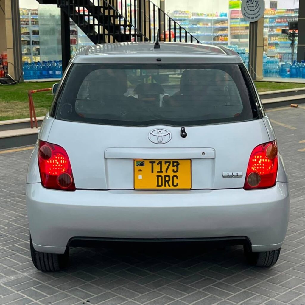 Magari IST 2005 lipo Dar es Salaam