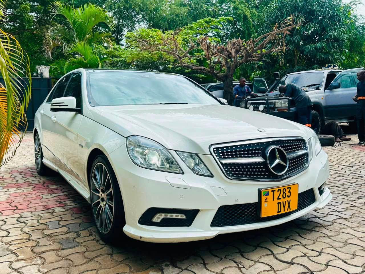 Benz E-Class bei poa sokoni Dar es Salaam Tanzania