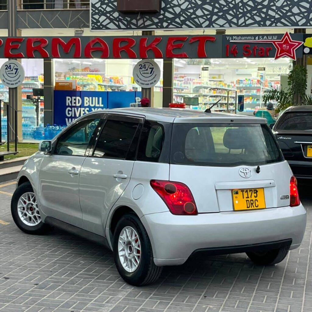 Toyota IST bei poa sokoni Dar es Salaam Tanzania
