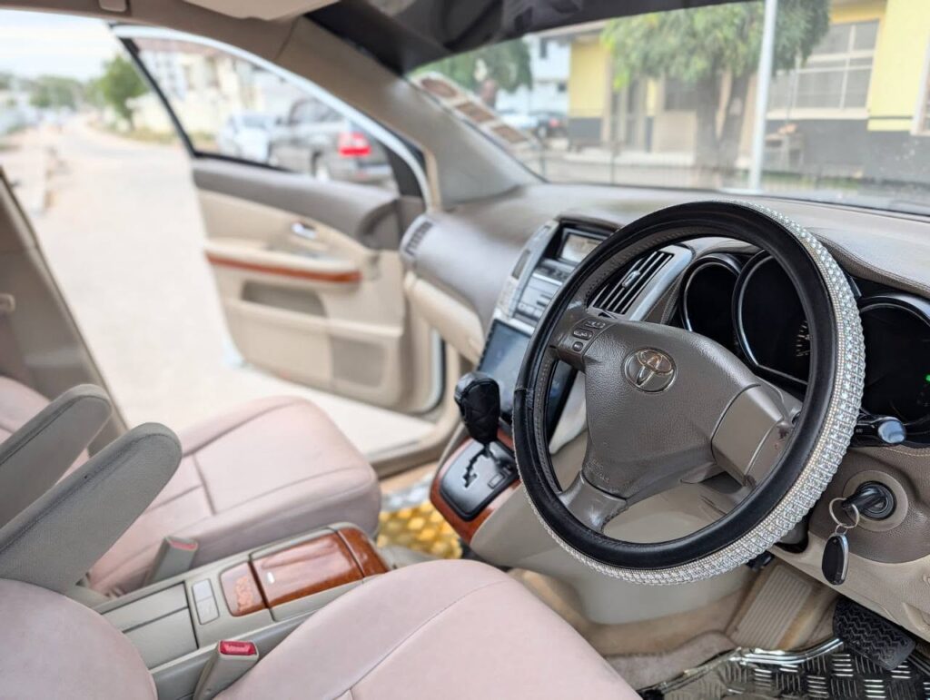 Toyota Harrier bei poa sokoni Dar es Salaam Tanzania
