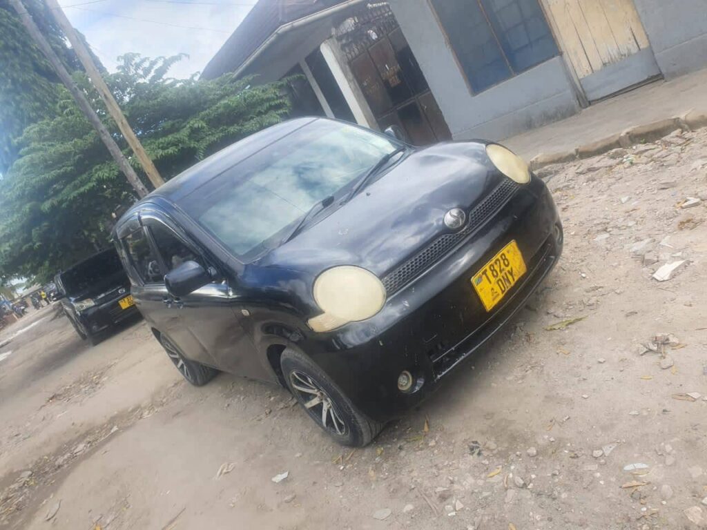 Used Toyota Sienta 2008 for Sale in Dar es Salaam