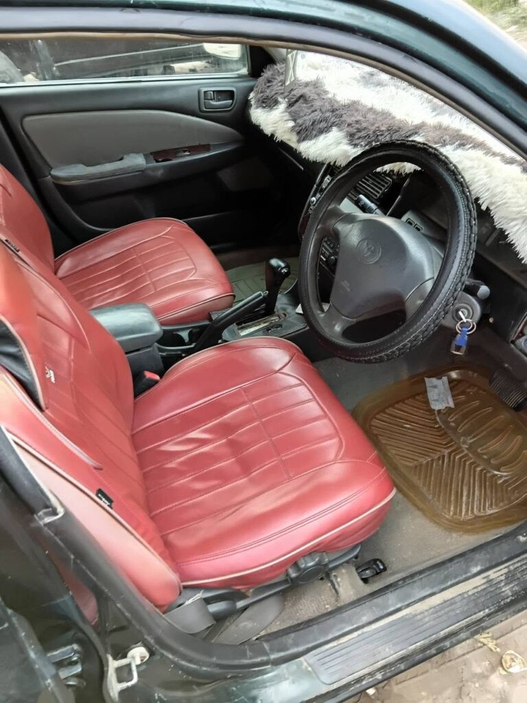 Magari Sokoni Toyota Carina ya Bei Poa 1998