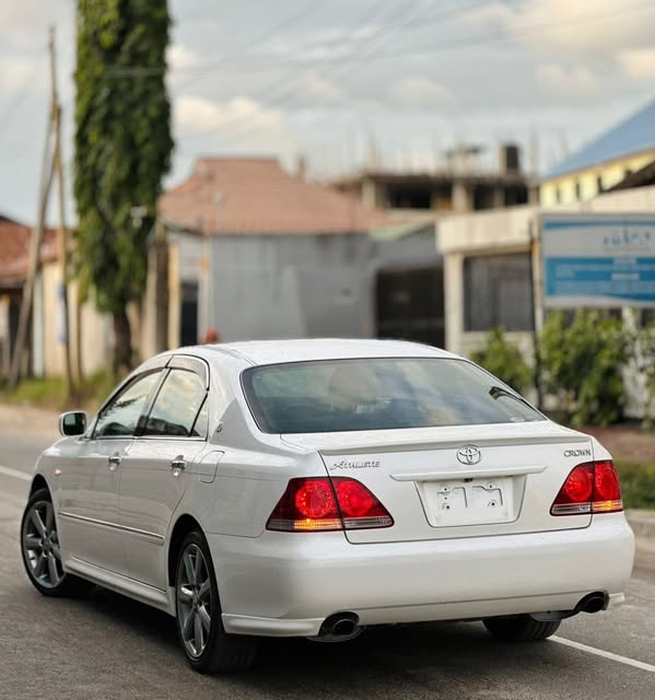 For Sale Toyota Crown 2005 in Dar es Salaam