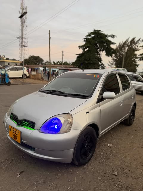 Toyota Vitz bei poa sokoni Arusha Tanzania