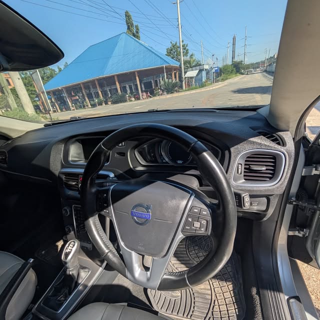 Volvo V40 2015 for Sale in Arusha