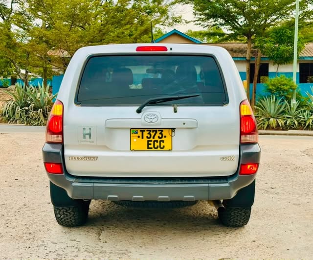 Magari Sokoni Toyota Surf ya Bei Poa 2004
