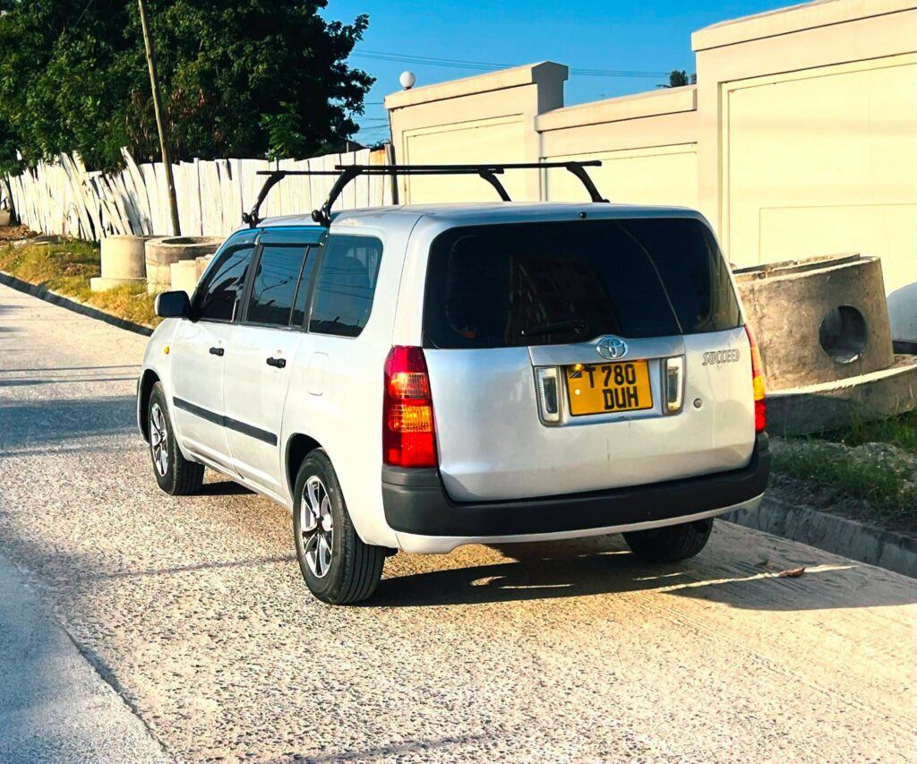 Toyota Succeed bei poa sokoni Dar es Salaam Tanzania