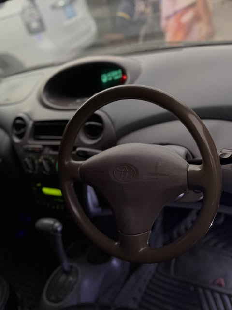 Magari Sokoni Toyota Vitz ya Bei Poa 2003
