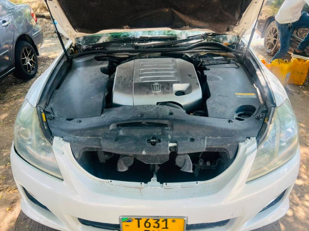 Toyota Crown bei poa sokoni Dar es Salaam Tanzania