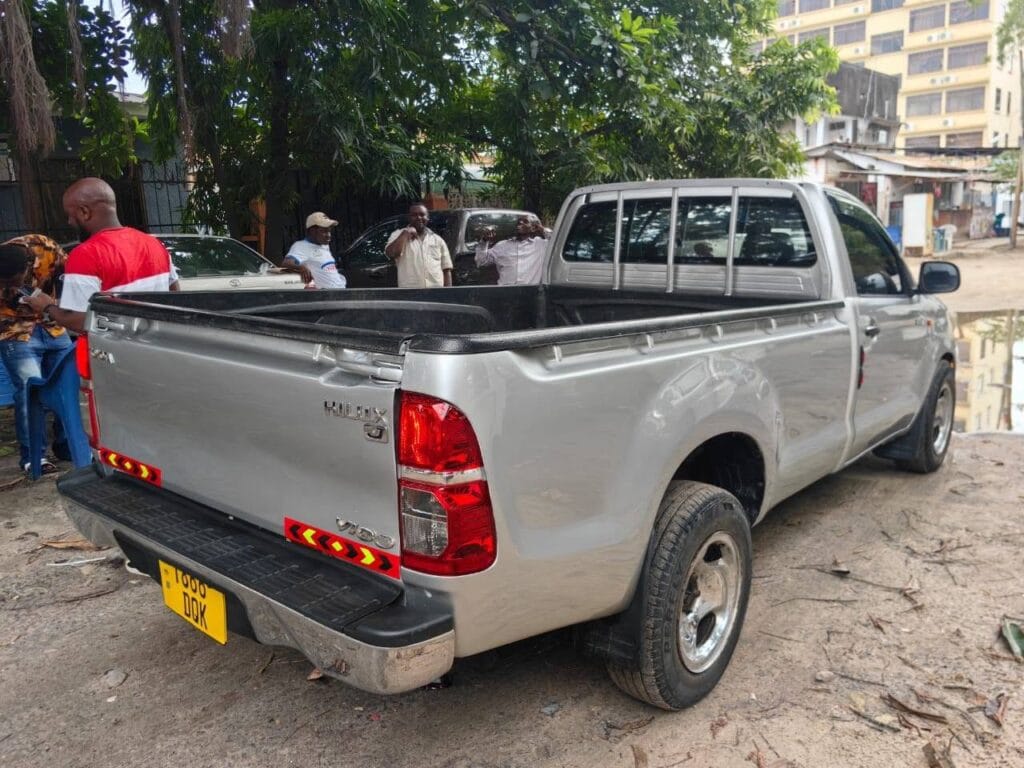 Toyota Hilux bei poa sokoni Dar es Salaam Tanzania