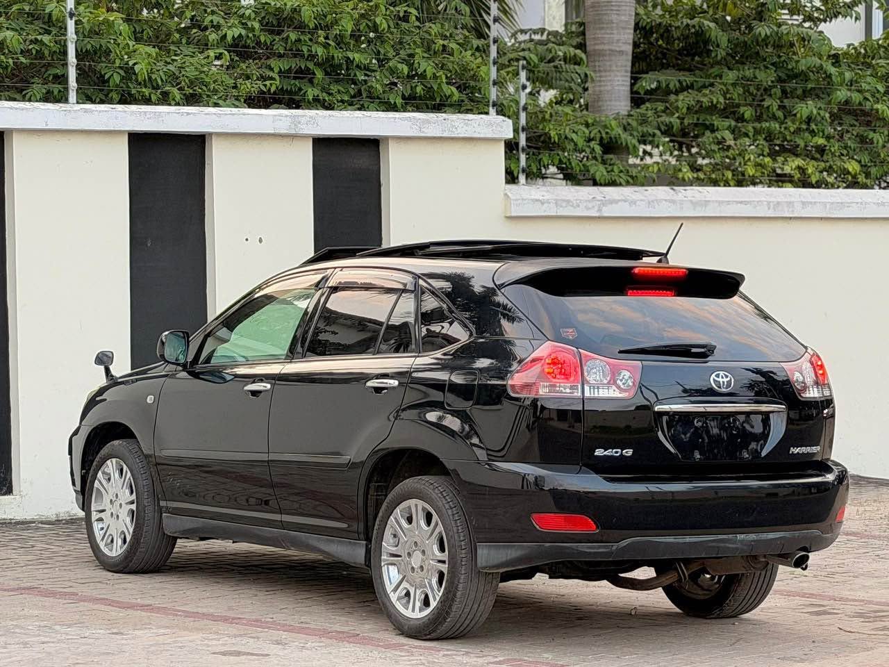 Toyota Harrier bei poa sokoni Dar es Salaam Tanzania