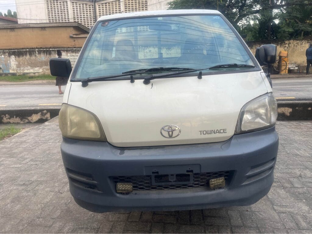 Magari TownAce 2003 lipo Dar es Salaam