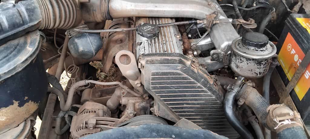 Toyota Land Cruiser 79 Pickup bei poa sokoni Morogoro Tanzania