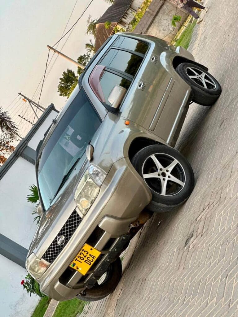 Magari Used Nissan X-Trail 2003 Dar es Salaam Tanzania