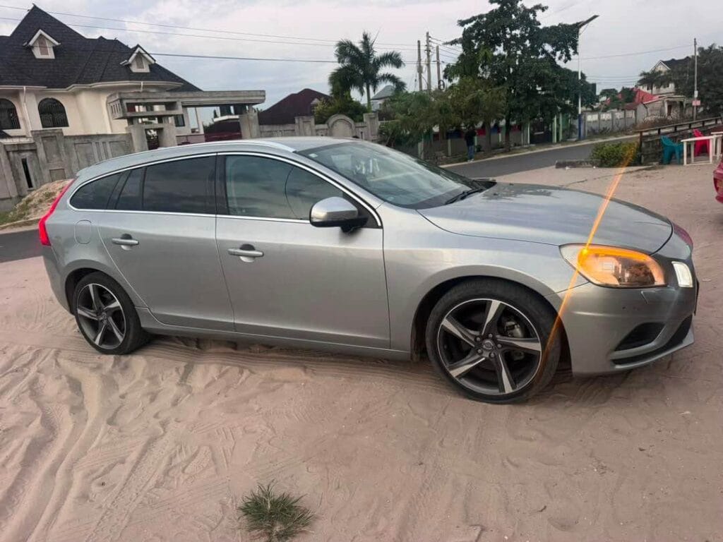 Magari Sokoni Volvo V60 ya Bei Poa 2012