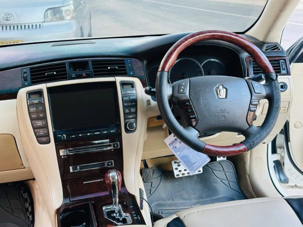 Magari Used Toyota Crown 2005 Dar es Salaam Tanzania