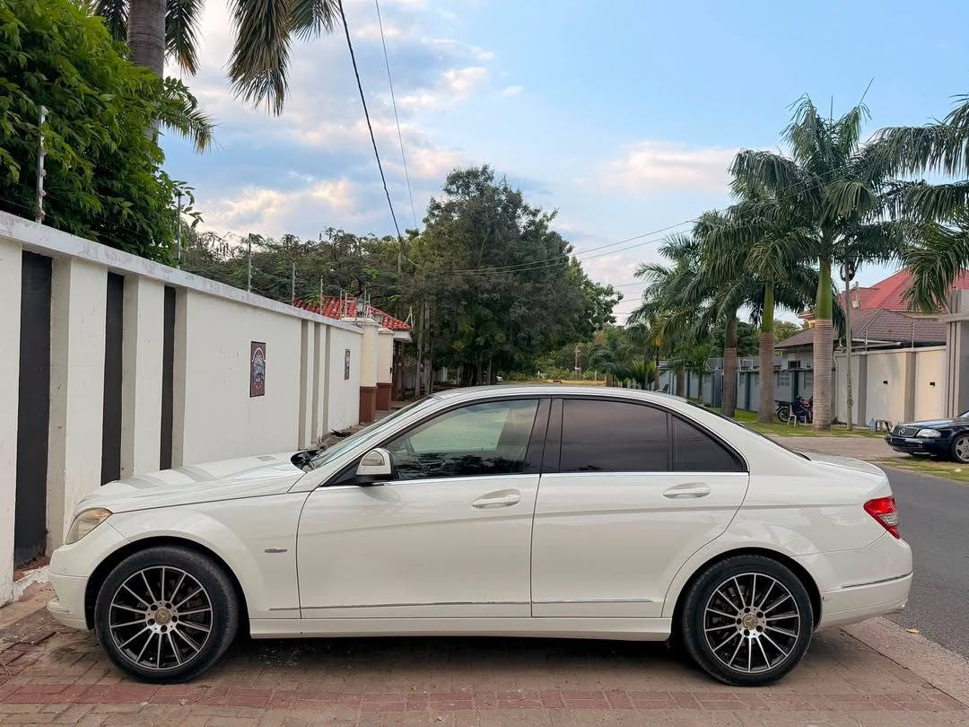 Magari Sokoni Benz C-Class ya Bei Poa 2007