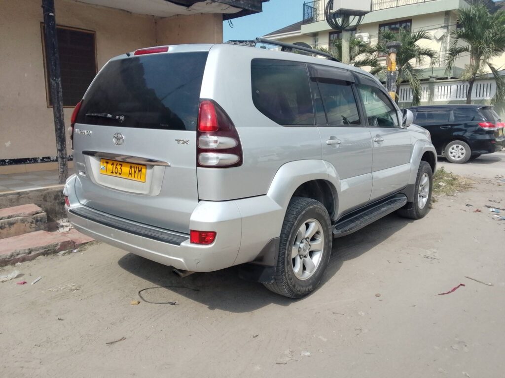 Magari Sokoni Toyota Land Cruiser Prado ya Bei Poa 2006