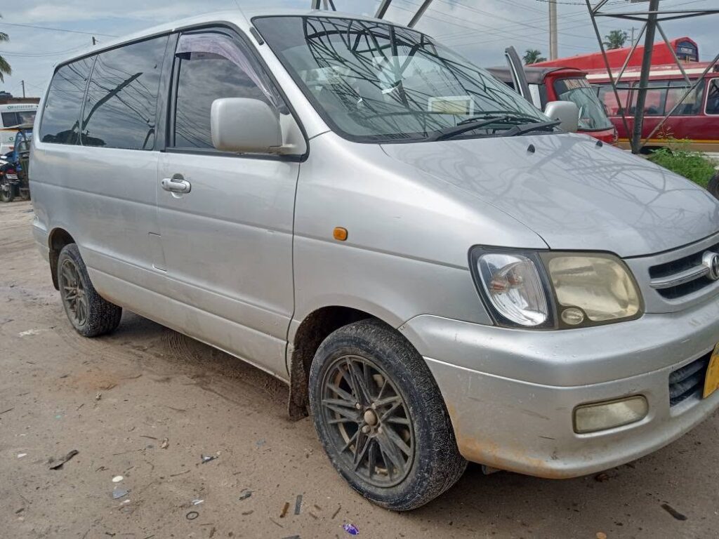 Magari Used Toyota Noah 2003 Dar es Salaam Tanzania