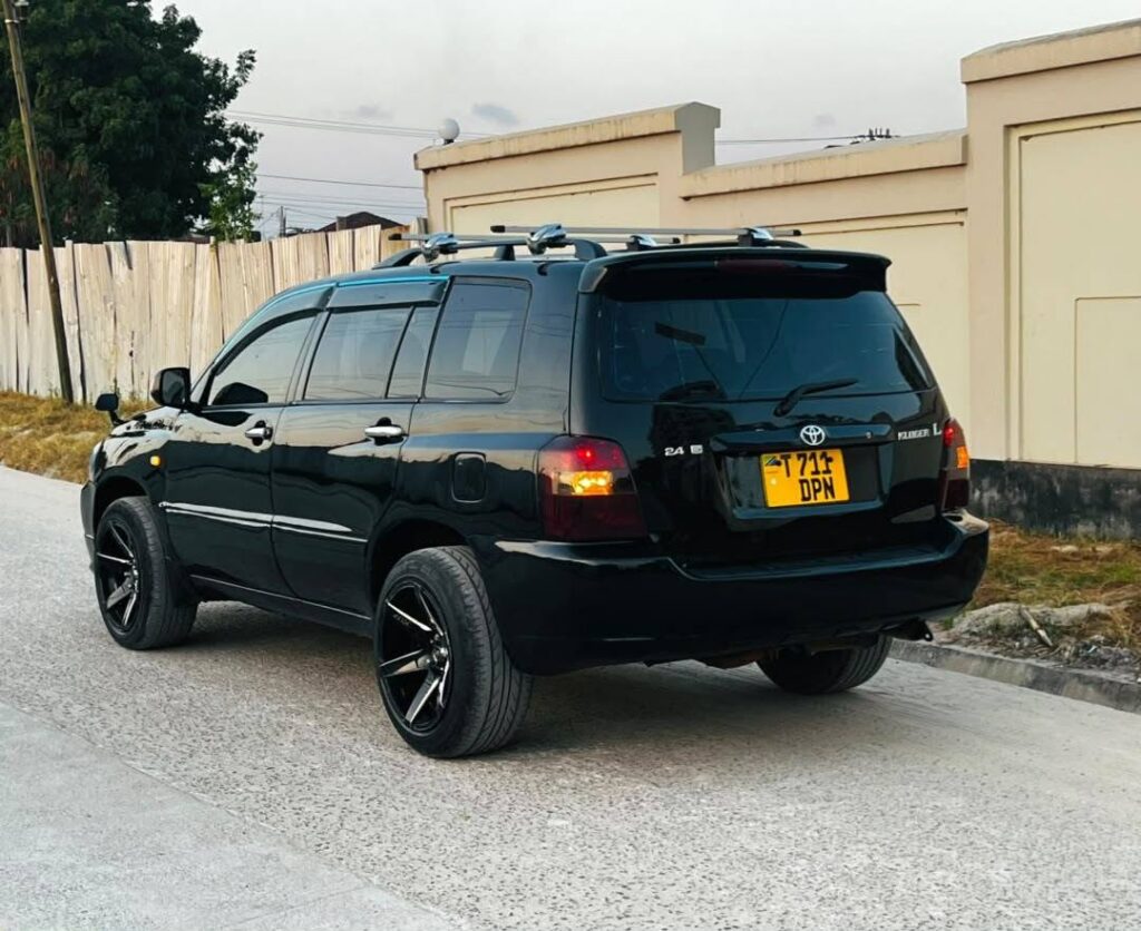 Magari Used Toyota Kluger 2004 Dar es Salaam Tanzania