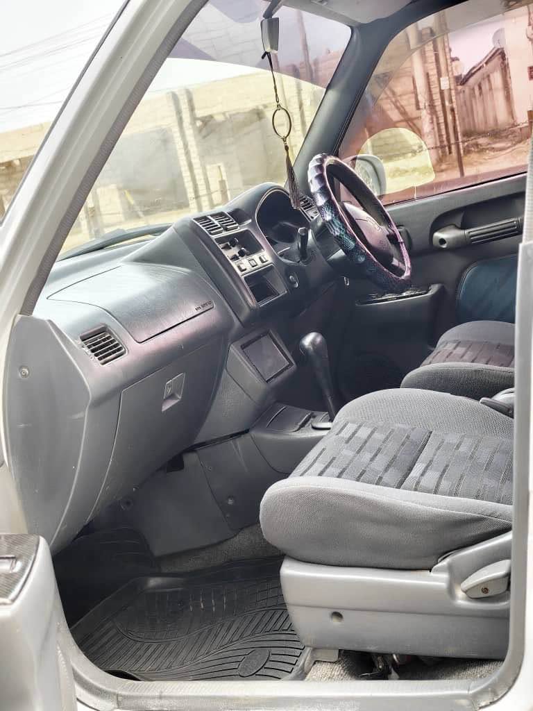Toyota Rav4 bei poa sokoni Dar es Salaam Tanzania