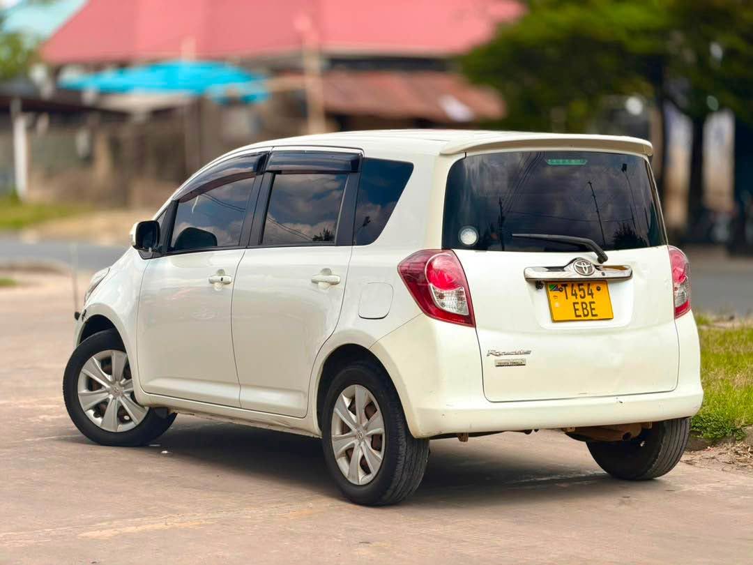 Price Toyota Ractis 2005 for Sale in Dar es Salaam